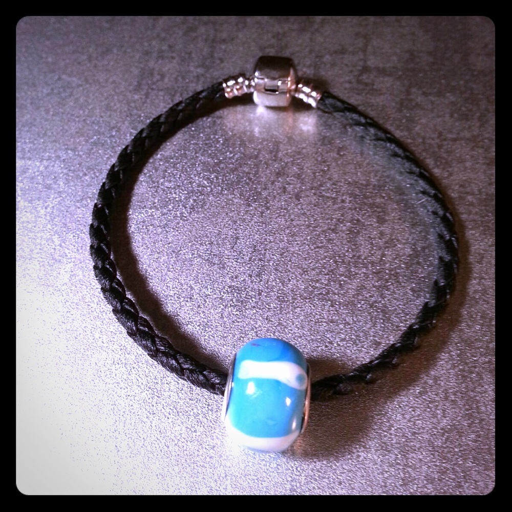 Leather bracelet with lampwork bead